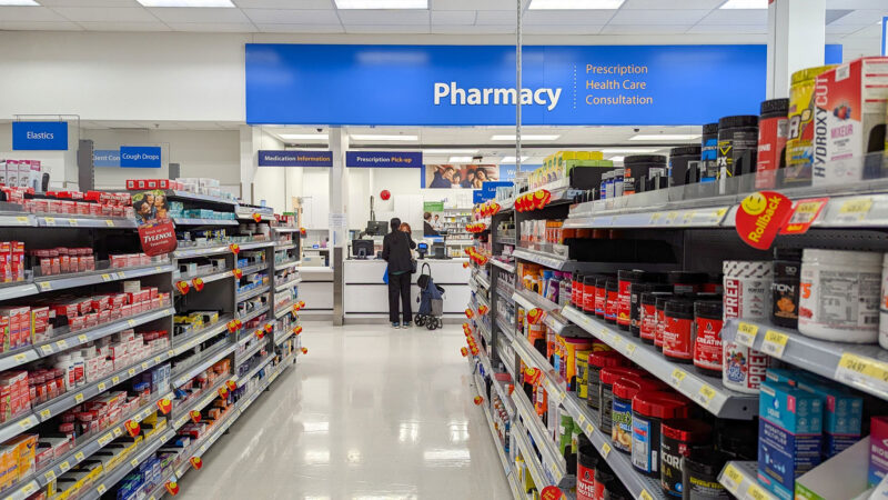 Pharmacie, réimplantation complète